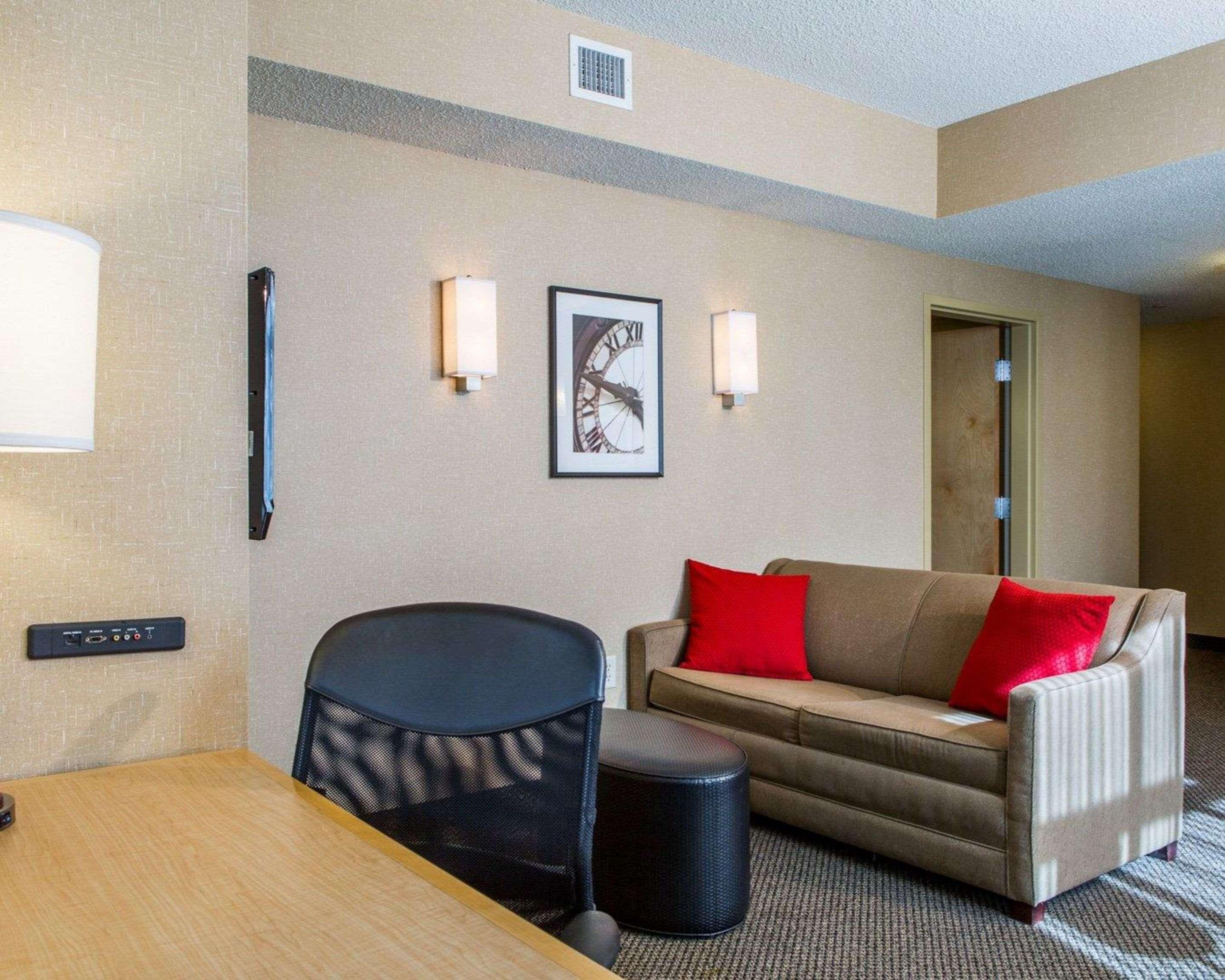 Cambria Hotel Traverse City Ngoại thất bức ảnh