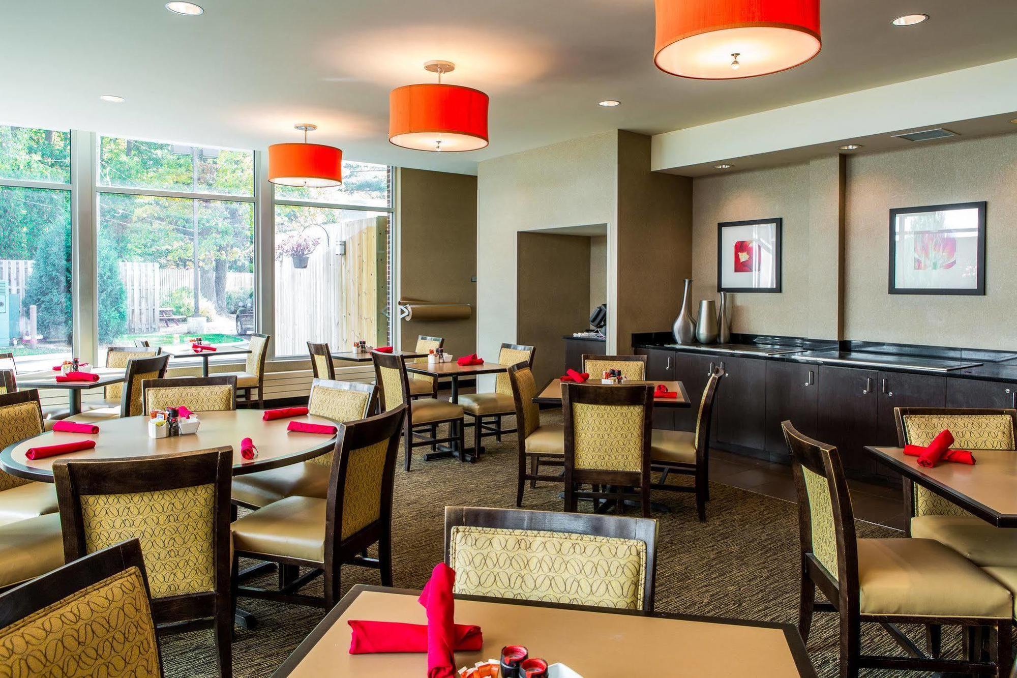 Cambria Hotel Traverse City Ngoại thất bức ảnh