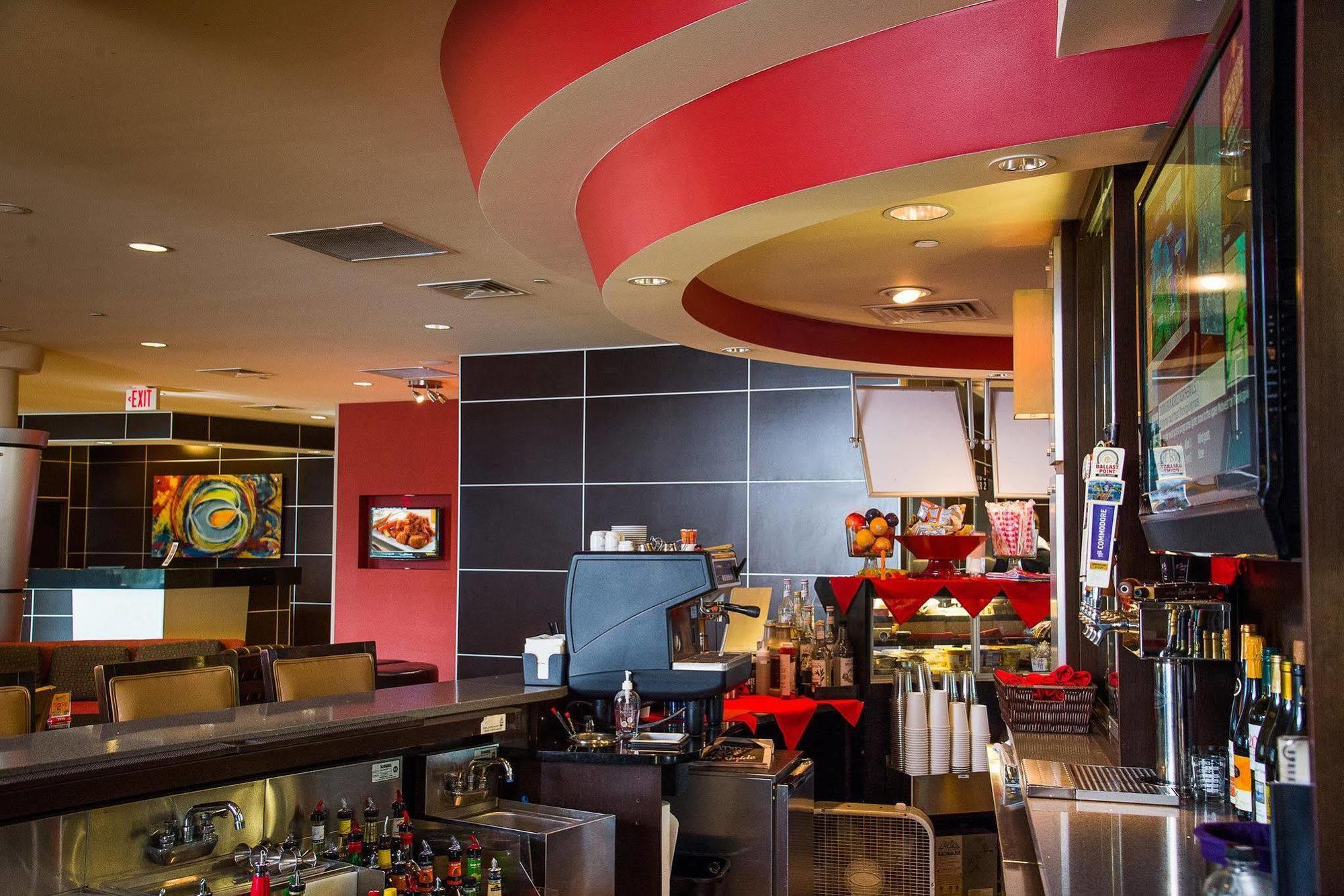 Cambria Hotel Traverse City Ngoại thất bức ảnh